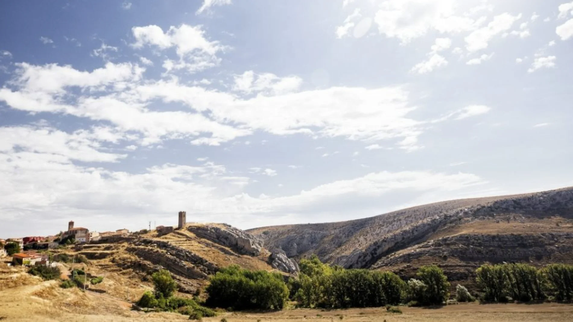 Panorámica del pueblo y su entorno natural