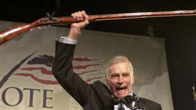De Teruel a Hollywood: por qué este peculiar exagricultor envió una espada a Charlton Heston