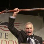 De Teruel a Hollywood: por qué este peculiar exagricultor envió una espada a Charlton Heston
