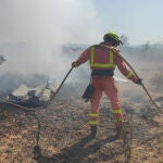 Mueren dos personas al estrellarse una avioneta en Requena (Valencia)