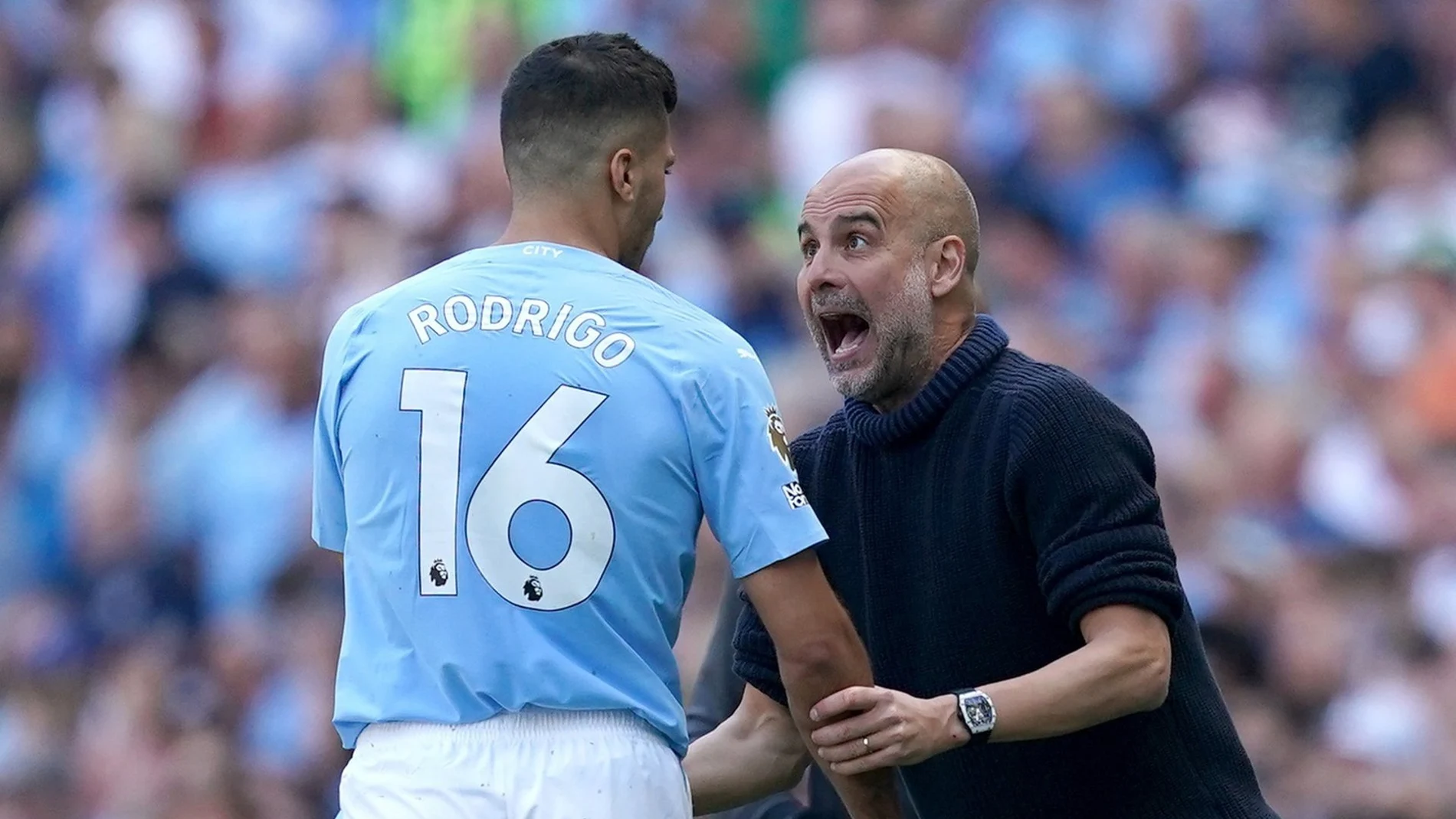 Guardiola da instrucciones a Rodrigo