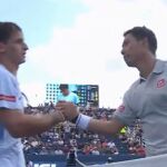 Nishikori saluda a Carabelli tras su partido en Cincinnati