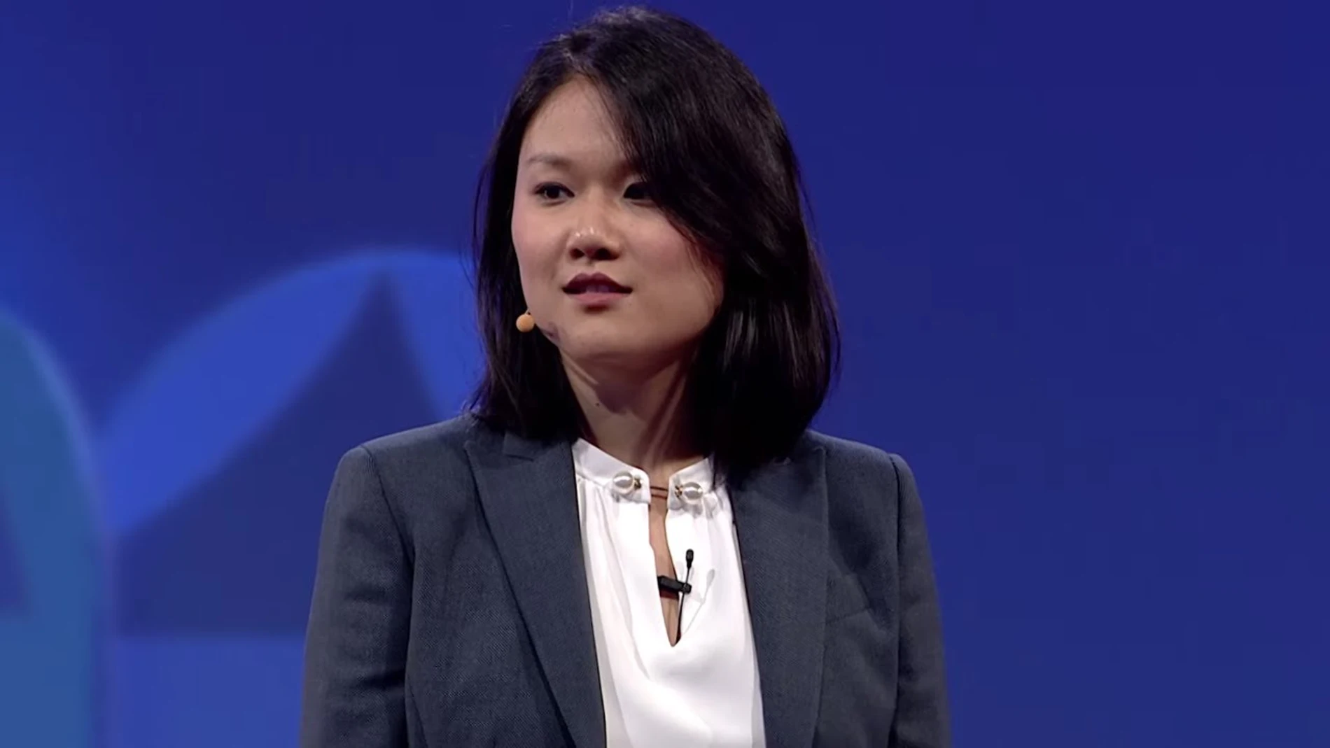 Karen Hao, periodista y escritora autora de “El imperio de la IA: dentro de la temeraria carrera por la dominación total”