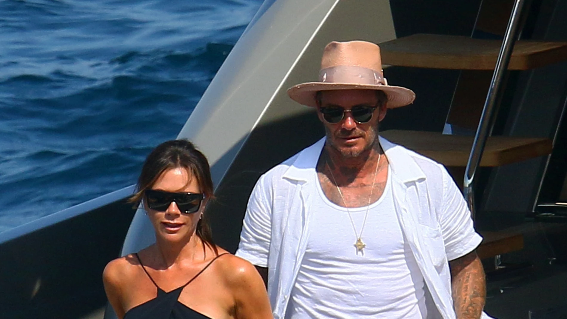 Victoria y David Beckham en un yate