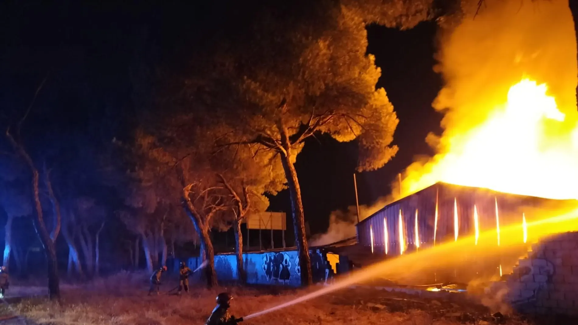 Incendio de una nave con palés en Valladolid