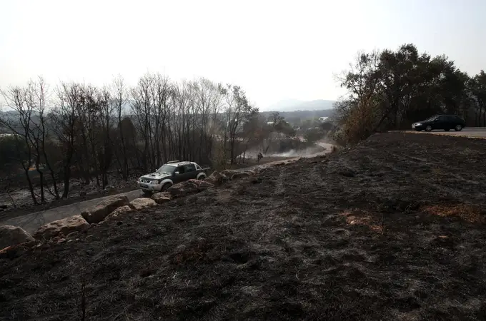 Frenazo al turismo en Las Médulas, donde el fuego obliga a cancelar rutas Frenazo al turismo en Las Médulas, donde el fuego obliga a cancelar rutas
