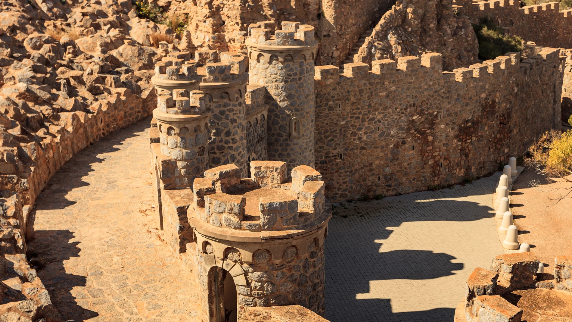 La batería de Castillitos fue una fortaleza militar cuyo uso se remonta a la Guerra Civil, y fue construida con cañones para la defensa costera del mar Mediterráneo