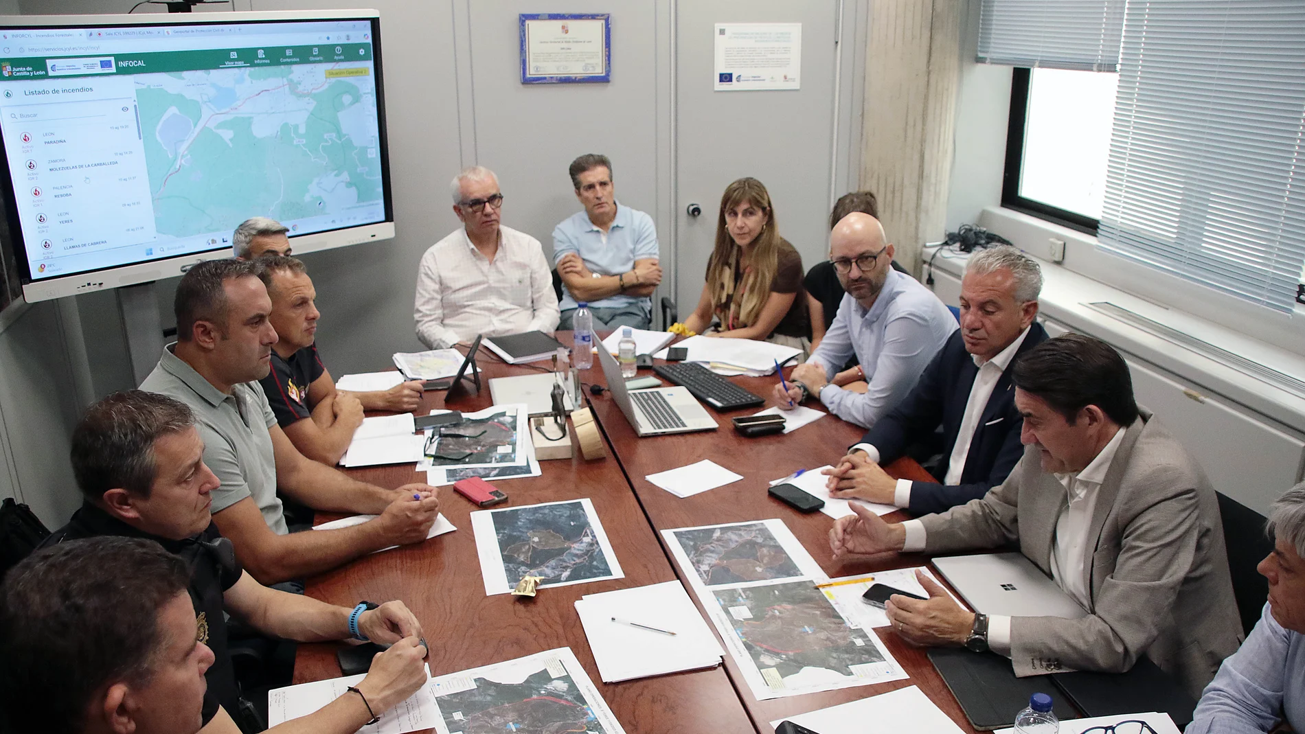 El consejero de Medio Ambiente, Juan Carlos Suárez-Quiñones preside la reunión del CECOPI en León