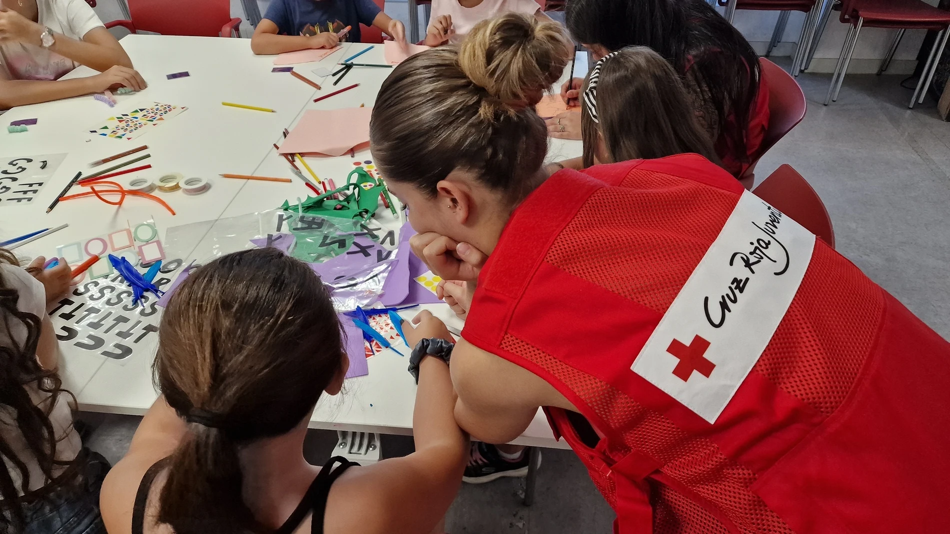 Imagen de uno de los voluntarios de Cruz Roja Juventud Valladolid durante una de las actividades REMITIDA / HANDOUT por CRUZ ROJA VALLADOLID Fotografía remitida a medios de comunicación exclusivamente para ilustrar la noticia a la que hace referencia la imagen, y citando la procedencia de la imagen en la firma 11/08/2025