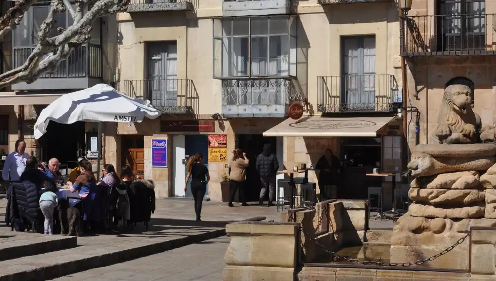 Exterior del Restaurante Casa Augusto Arranz, en la Plaza Mayor de Soria