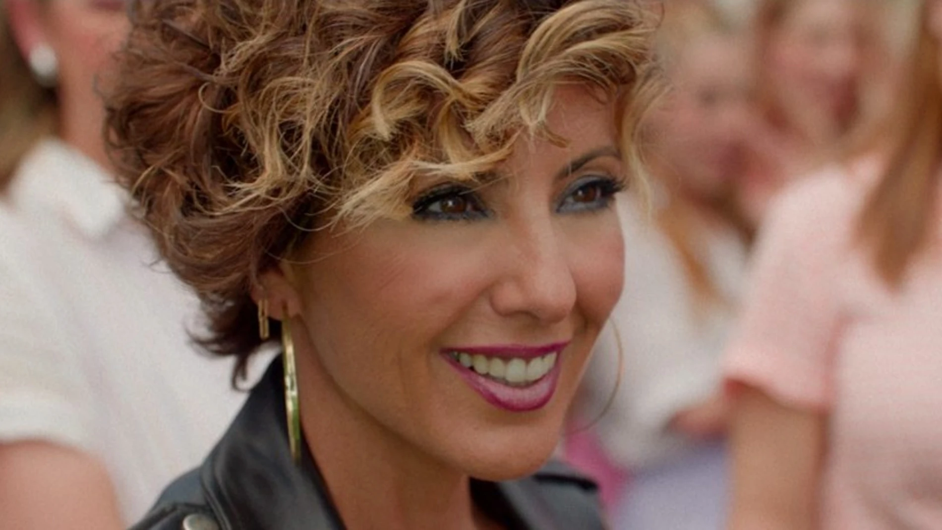 Sonsoles Ónega, caracterizada como Olivia Newton-John en 'Grease'