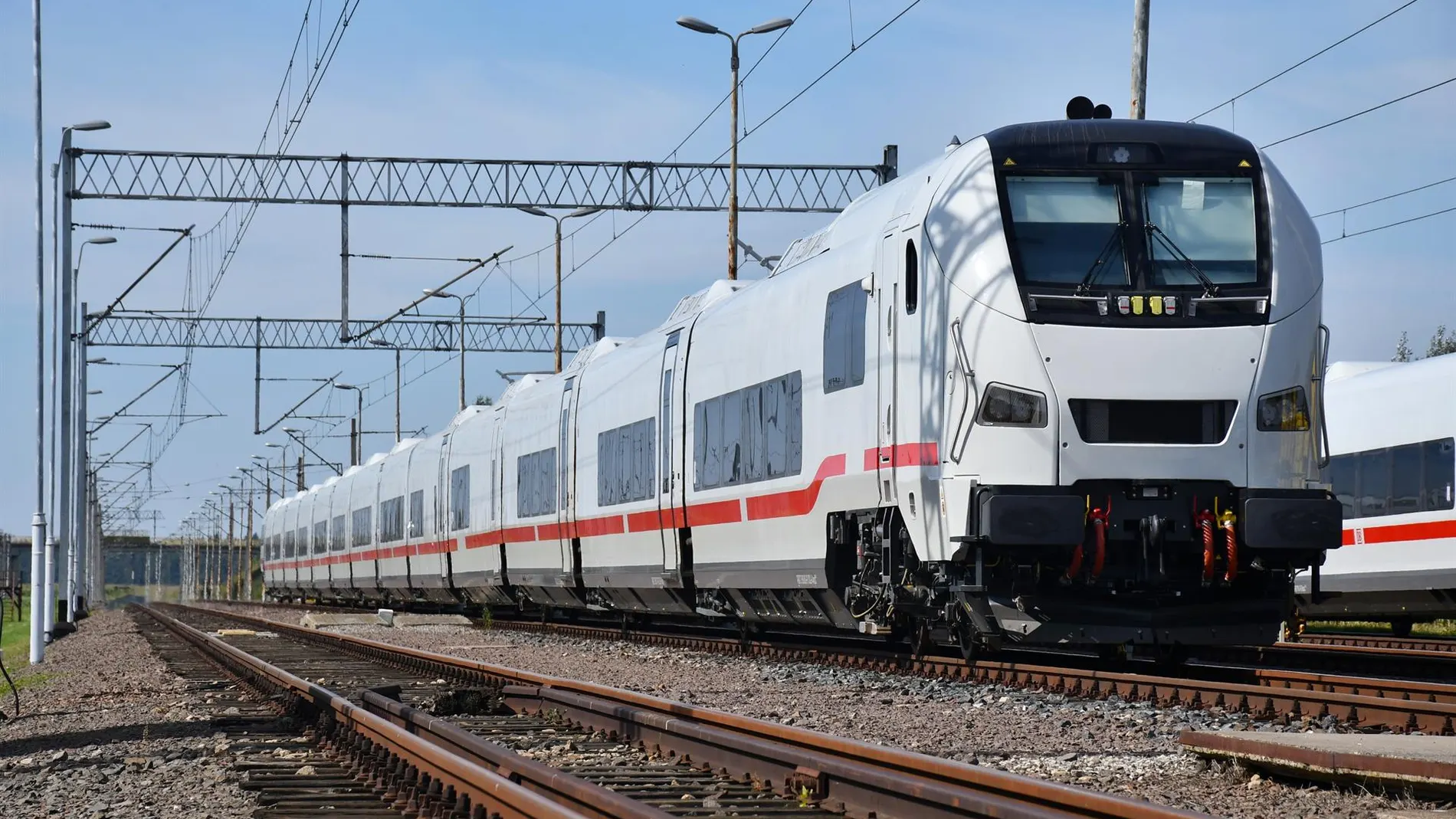 Economía.- Las agencias de seguridad ferroviaria de Europa y Alemania conceden la homologación al tren 'Talgo 230'
