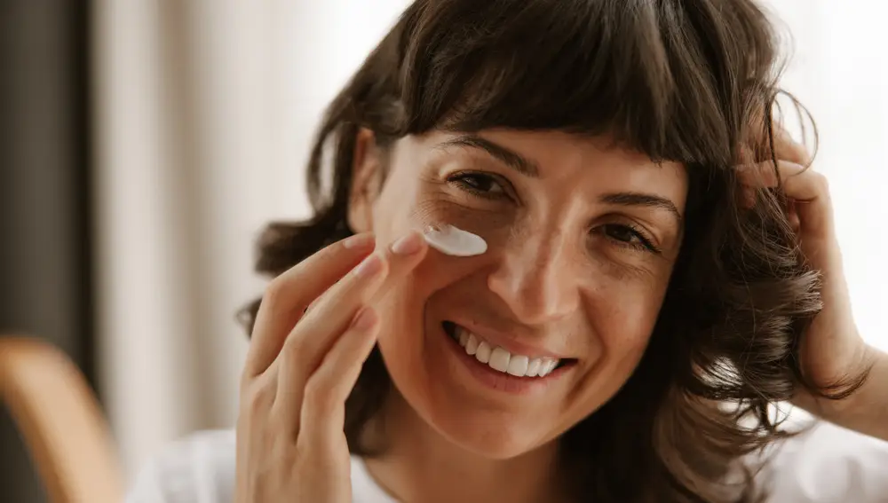 La constancia en la rutina facial marca la diferencia en cómo se ven las manchas.
