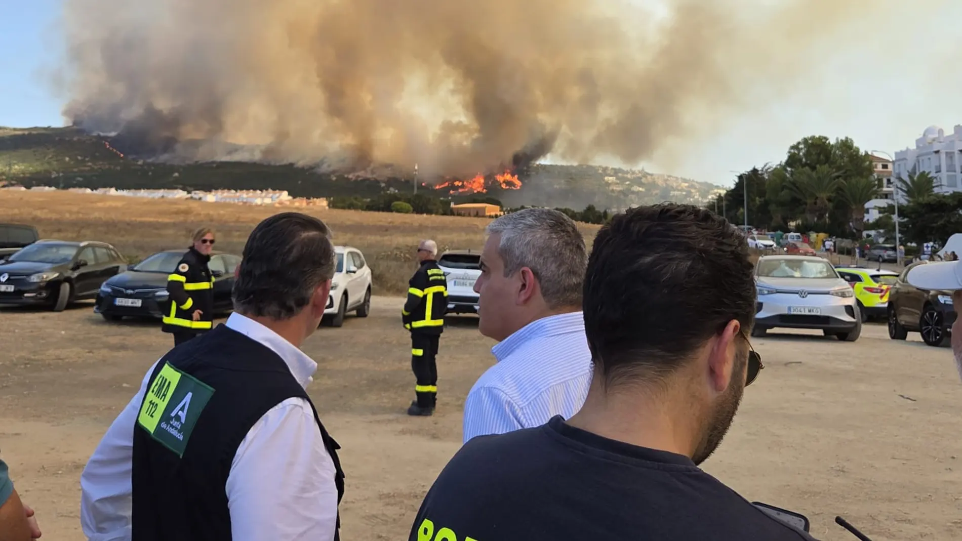 Más de un millar de personas desalojadas por el incendio Tarifa