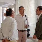 Conrado Íscar visita la nueva Residencia Juvenil del Centro Doctor Villacián