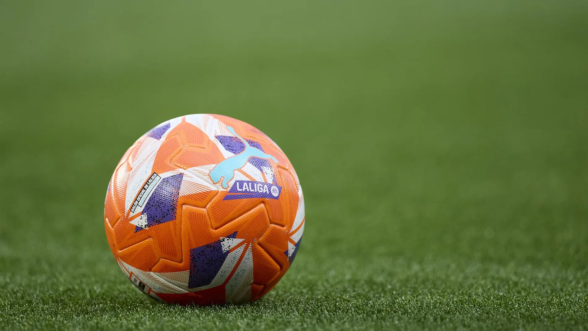Fútbol.-LaLiga alerta sobre riesgos del acceso ilegal a retransmisiones: 'Tú tienes fútbol pirata. Ellos te tienen a ti'