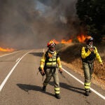 Desalojados los vecinos de Molezuelas, Cubo de Benavente y Uña de Quintana (Zamora) por el incendio de gravedad 2