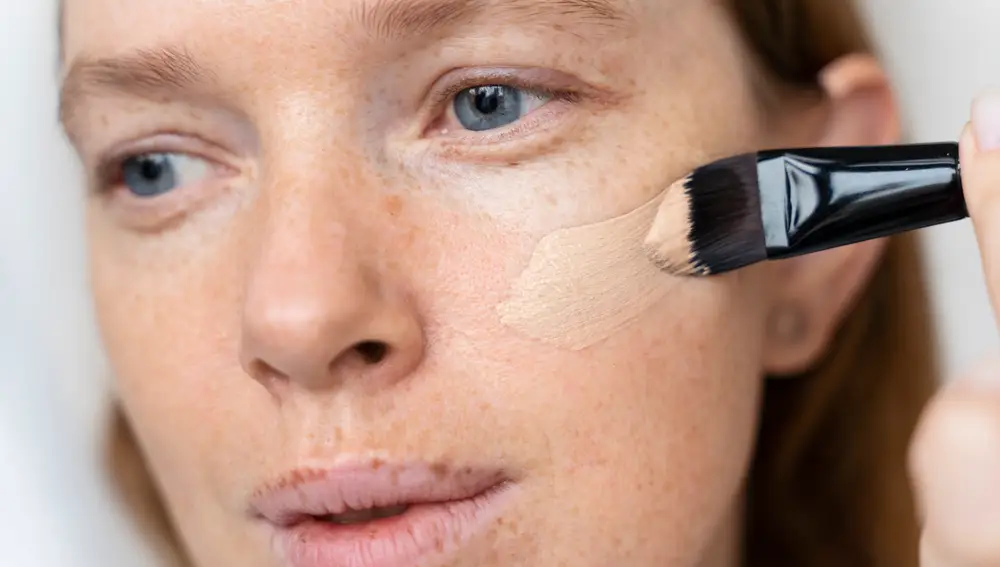 La BB cream con SPF unifica el tono y aporta protección extra frente al sol.