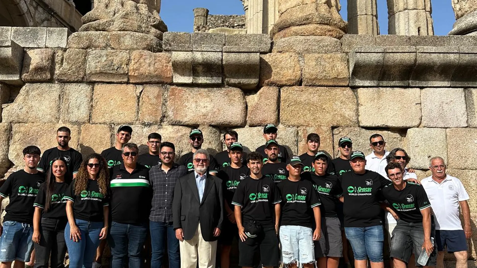 Marcos Hernando junto a sus compañeros de la selección española de pesca