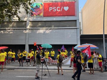 Los socorristas de Barcelona piden responsabilidad al Ayuntamiento: "Las playas están muy llenas"