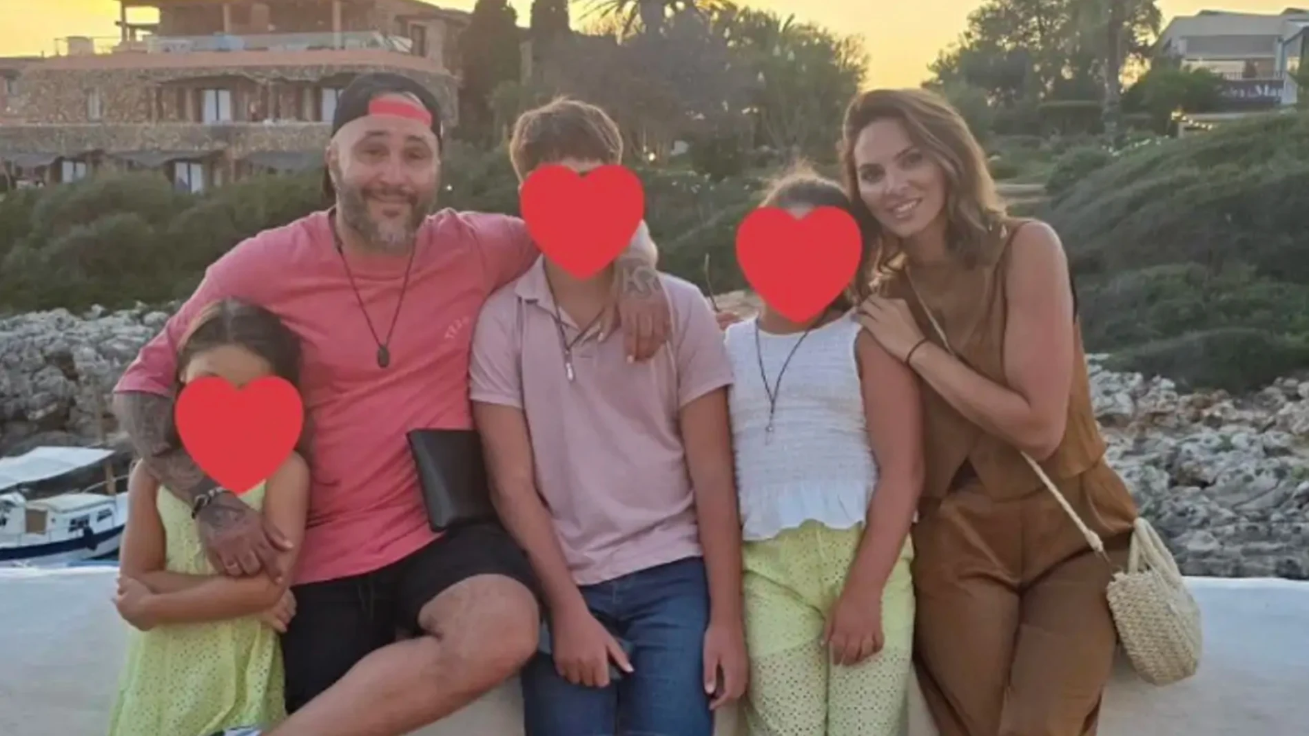 Kiko Rivera lanza ataques a Isabel Pantoja y su hermana desde su refugio en Menorca