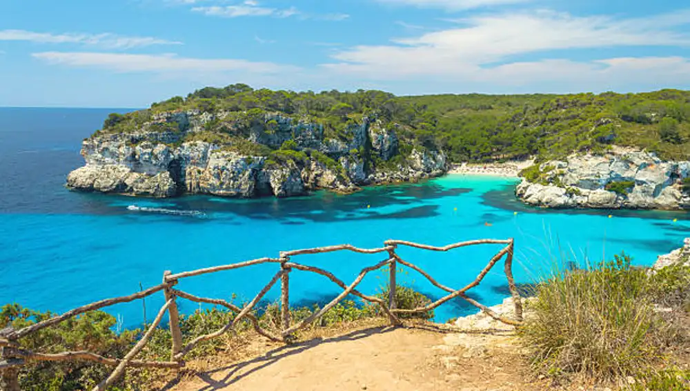 Cala Macarella y Cala Macarelleta están la una al lado de la otra
