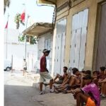 Jóvenes marroquíes se concentran en la frontera con Melilla 