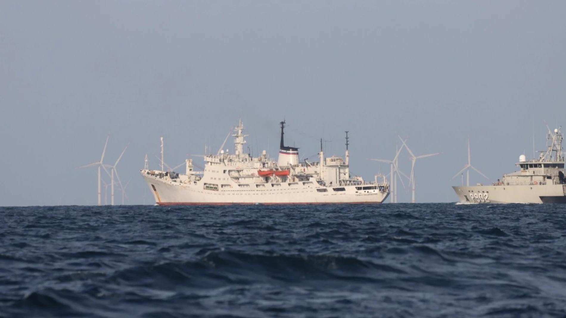 Buque ruso al que Bélgica vigila su actividad en el mar del Norte. REMITIDA / HANDOUT por BELGIAN NAVY Fotografía remitida a medios de comunicación exclusivamente para ilustrar la noticia a la que hace referencia la imagen, y citando la procedencia de la imagen en la firma 13/08/2025