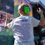 A boys listens to music at the Lollapalooza Berlin 2018 at the Olympiastadion in Berlin, Germany, 09 September 2018. The music festival runs from 08 to 09 September. (Alemania) 