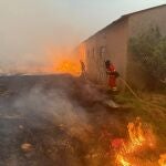 Suc.-AM.- Nuevos desalojos en León con más de 1.300 personas evacuadas por el avance del incendio forestal de Molezuelas