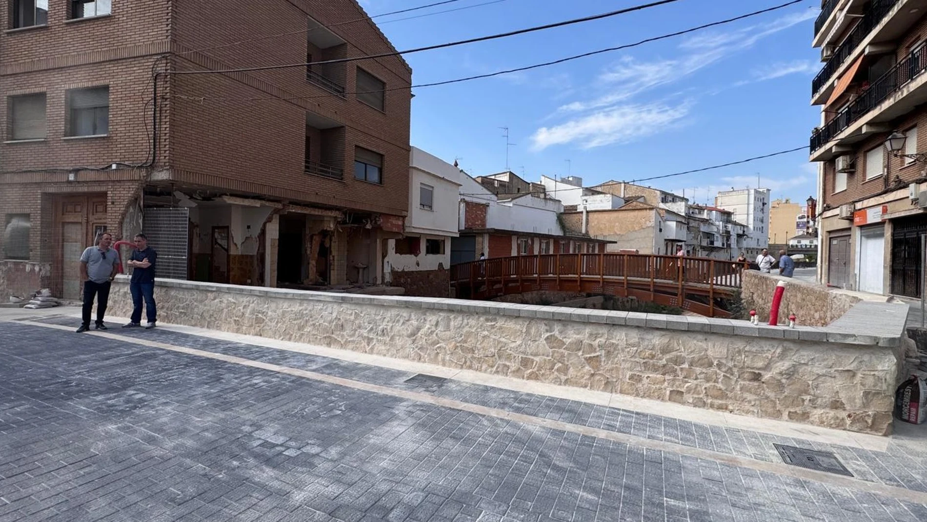 Chiva reabre el Puente Viejo y recupera la normalidad con vistas al Torico