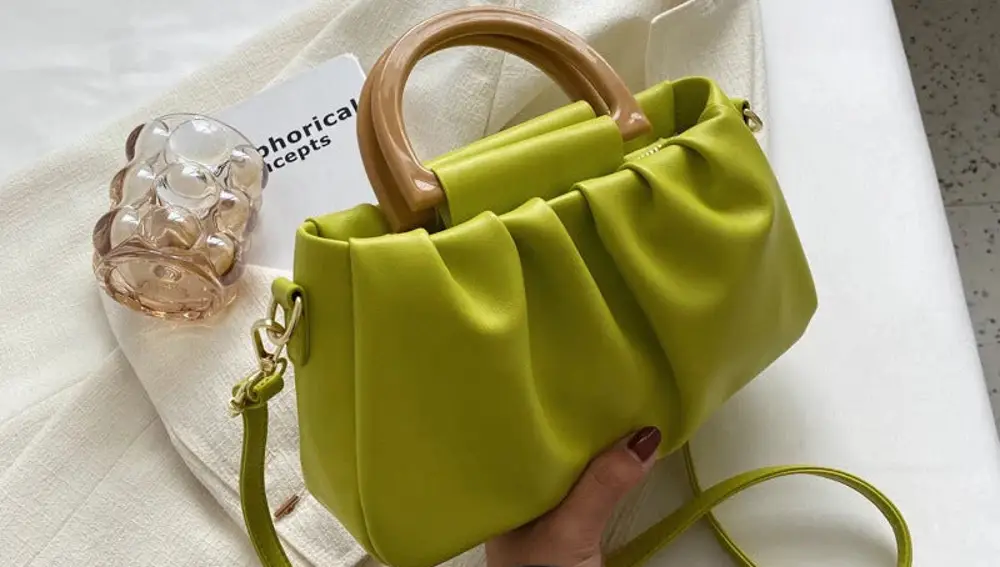 Bolso lima fruncido con asa rígida (39,99€)