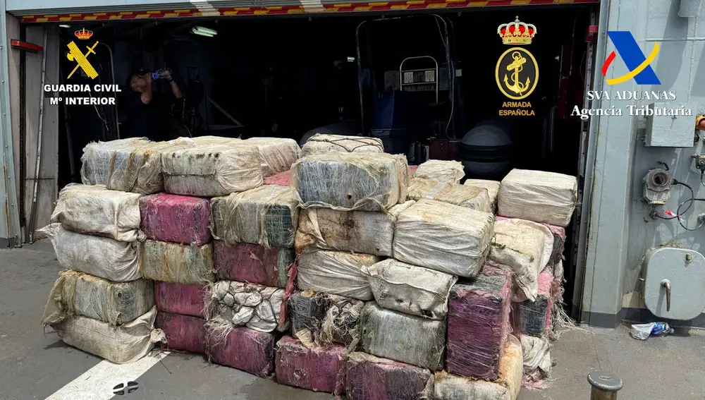 Sucesos.- Interceptado un remolcador con tres toneladas de cocaína en su interior al oeste de las Islas Canarias
