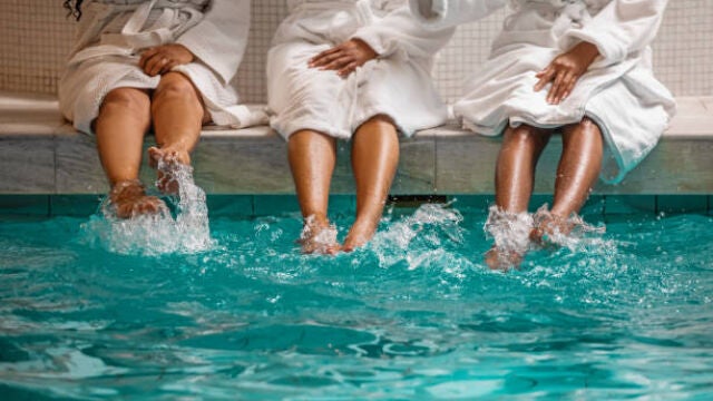 Cancelan miles de reservas en balnearios por la presencia de la “bacteria carnívora” en el agua 