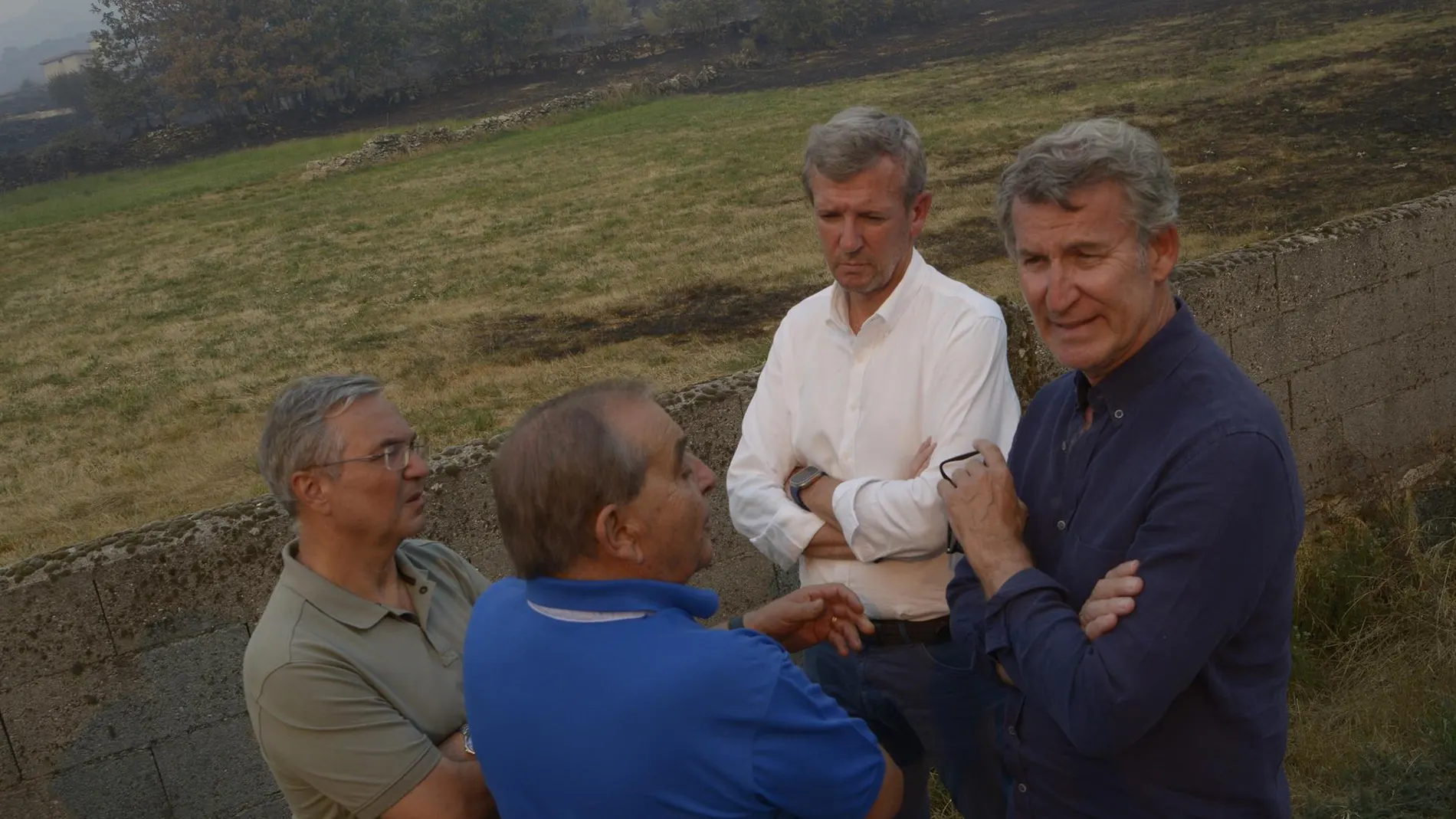 Rueda visita Ourense con Feijóo, con cinco grandes fuegos activos, los "más preocupantes" en Oímbra-Monterrei