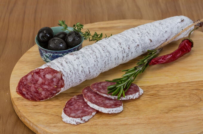 El fuet es uno de los productos típicos de Cataluña y estrella de la gastronomía española, presente en gran parte de las cocinas de España