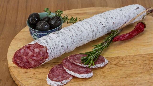 El fuet es uno de los productos típicos de Cataluña y estrella de la gastronomía española, presente en gran parte de las cocinas de España