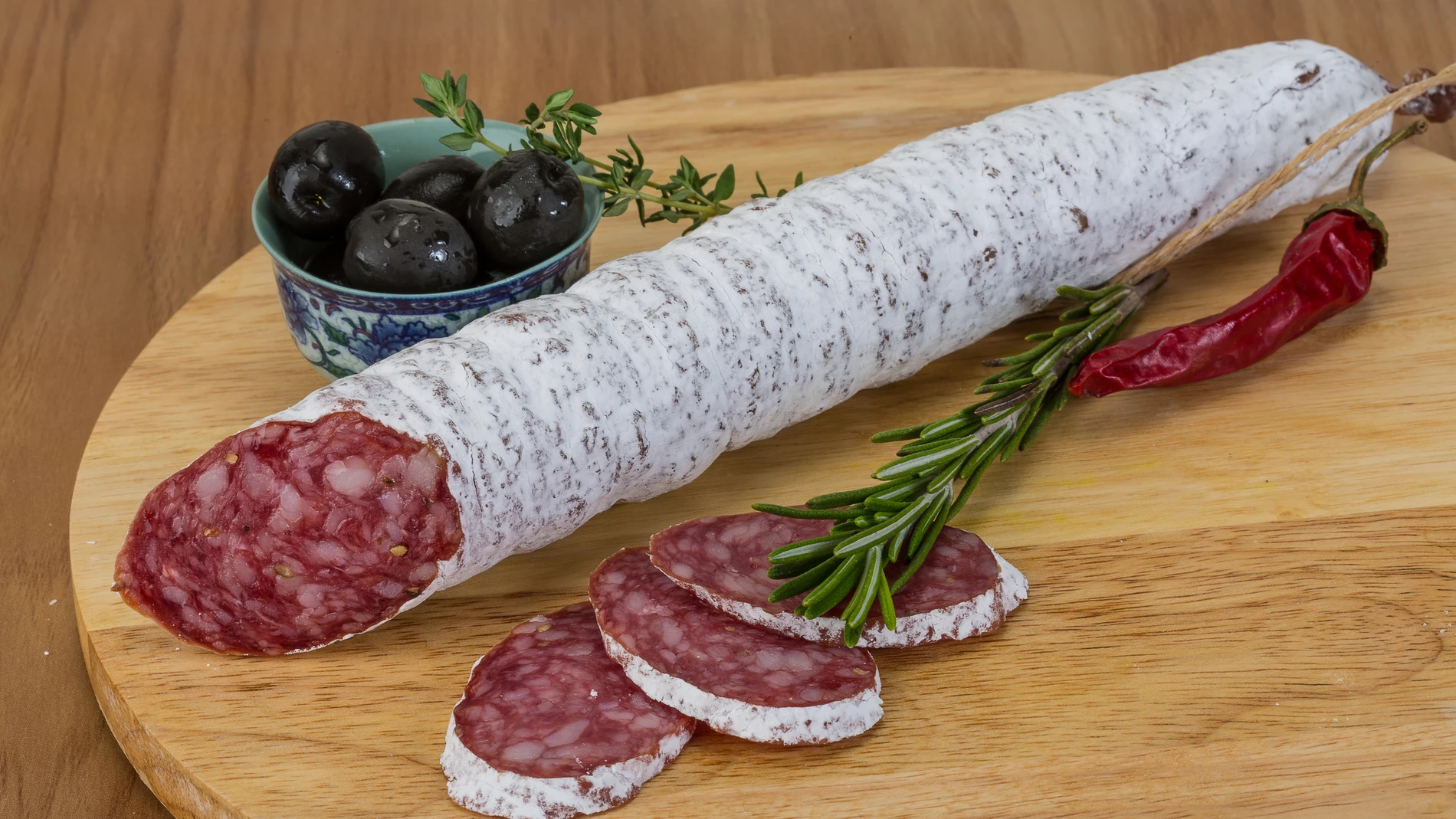 El fuet es uno de los productos típicos de Cataluña y estrella de la gastronomía española, presente en gran parte de las cocinas de España