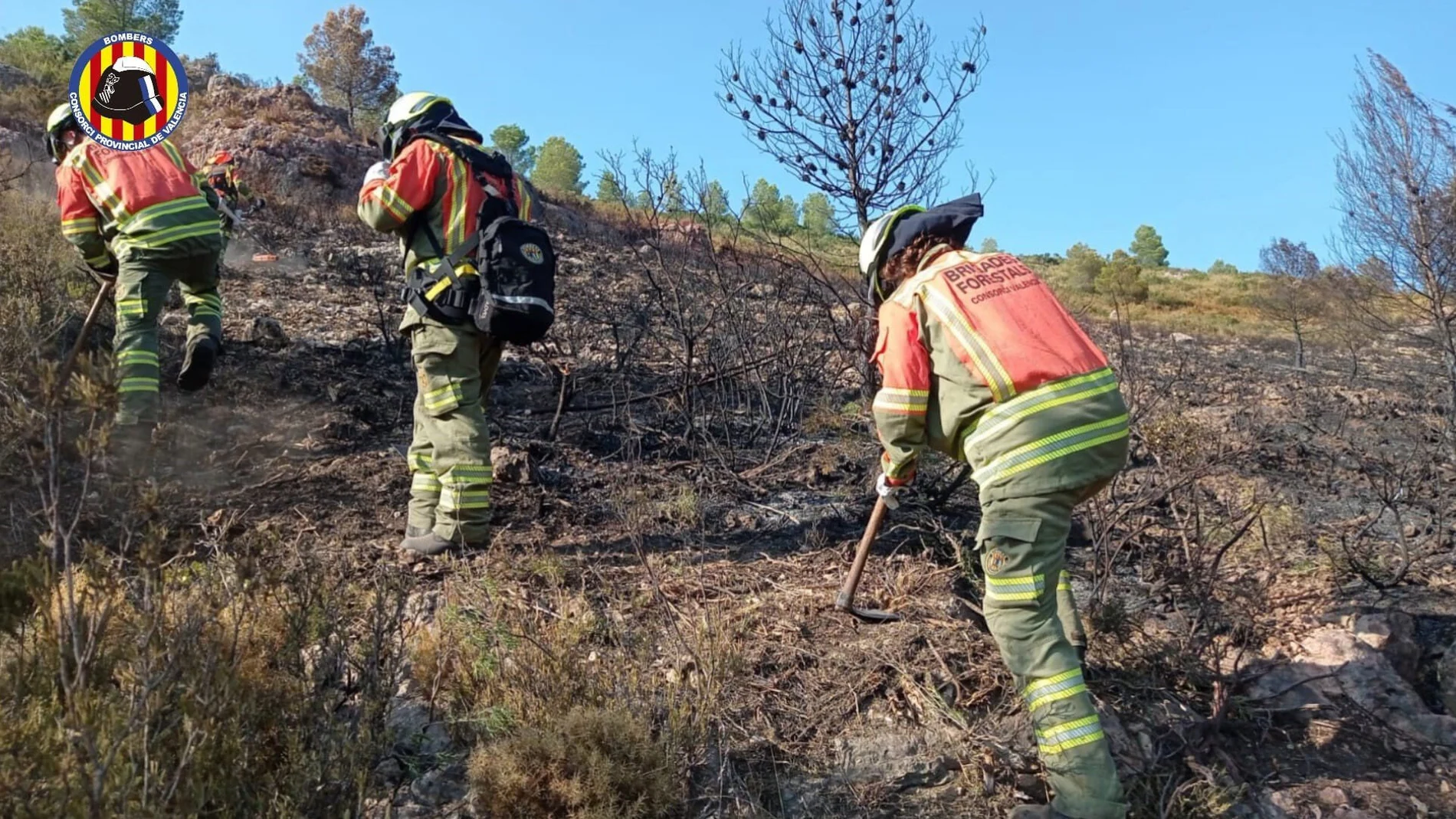 Sucesos.- AMP.- Desalojados por el incendio de Teresa de Cofrentes (Valencia) pueden volver a casa y se desactiva la UME