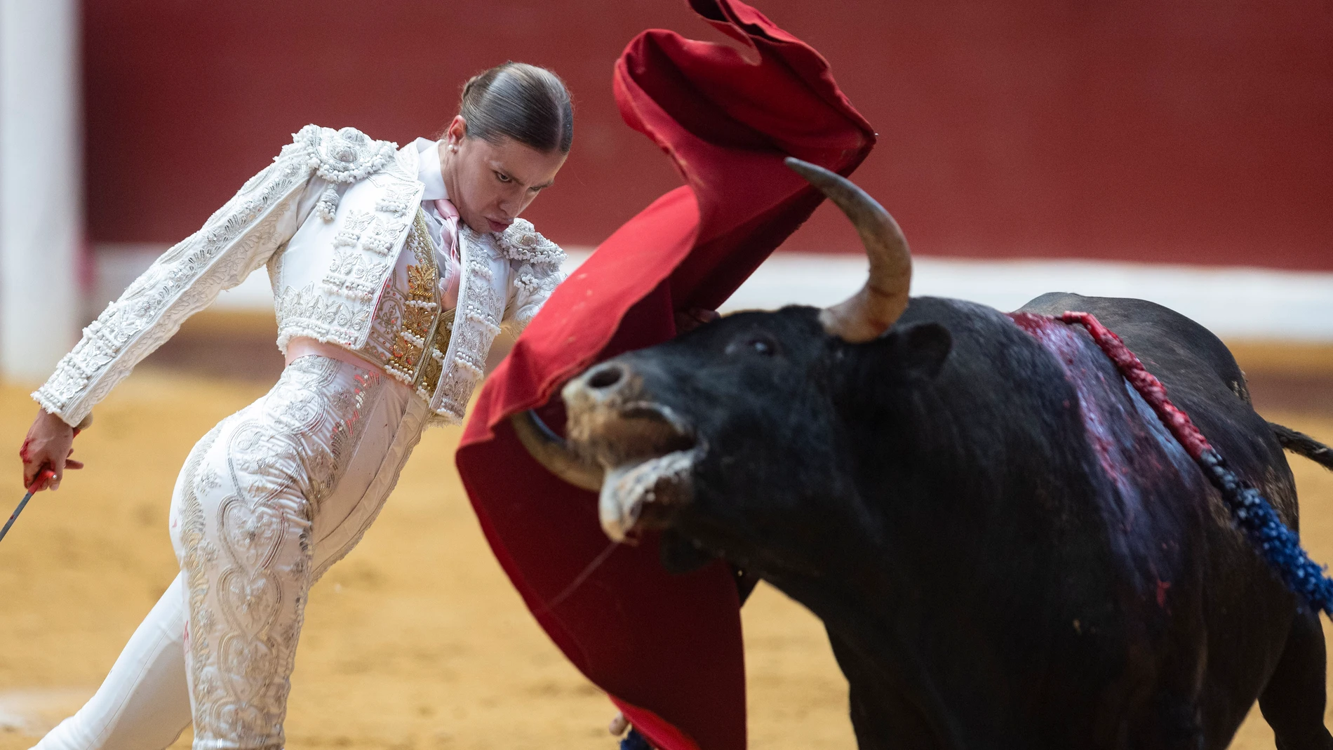 FOTODELDÍA SAN SEBASTIÁN, 15/08/2025.- La novillera Olga Casado este viernes durante la segunda corrida de toros de la Semana Grande de San Sebastián. EFE/Javier Etxezarreta