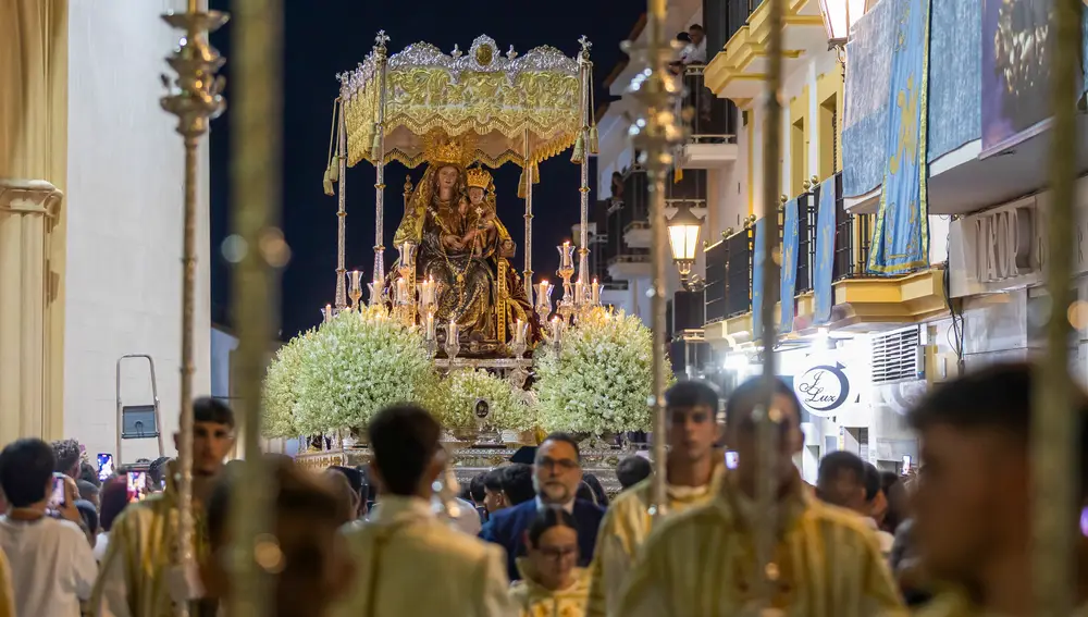 La Virgen de la Bella sale en procesión en Lepe