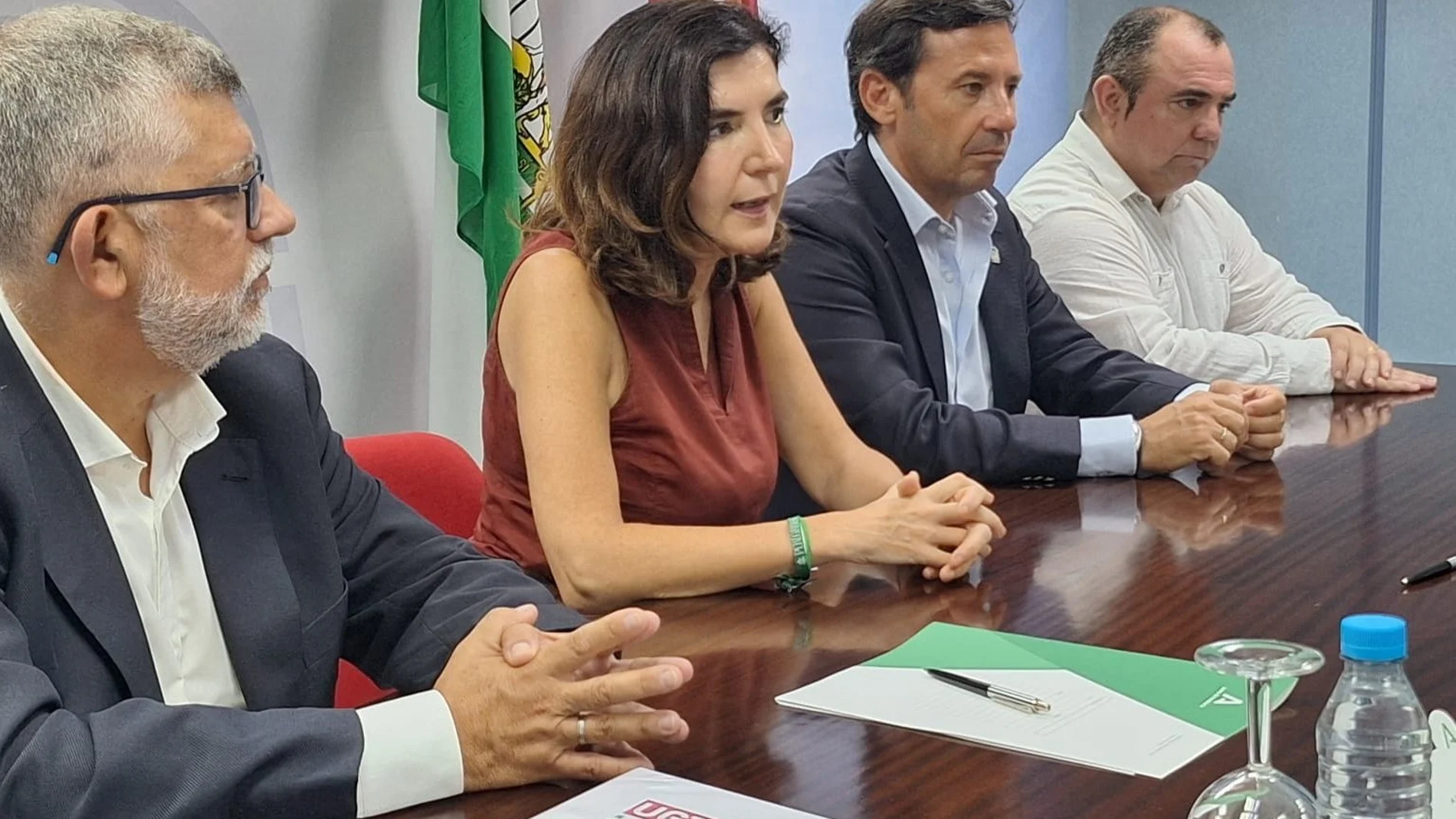 La consejera de Empleo, Empresa y Trabajo Autónomo, Rocío Blanco, presidiendo la firma del nuevo convenio del metal de la provincia de Cádiz