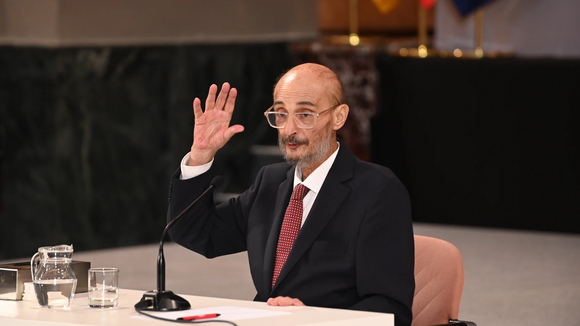 El expresidente de Aragón Javier Lambán durante el acto de entrega del retrato de Javier Lambán, en la sala de la Corona del Edificio Pignatelli, a 10 de julio de 2025, en Zaragoza, Aragón (España). Javier Lambán fue presidente del Gobierno de Aragón entre 2015 y 2023 y presidió la Diputación de Zaragoza entre 1999 y 2011. Ramón Comet / Europa Press 10/07/2025