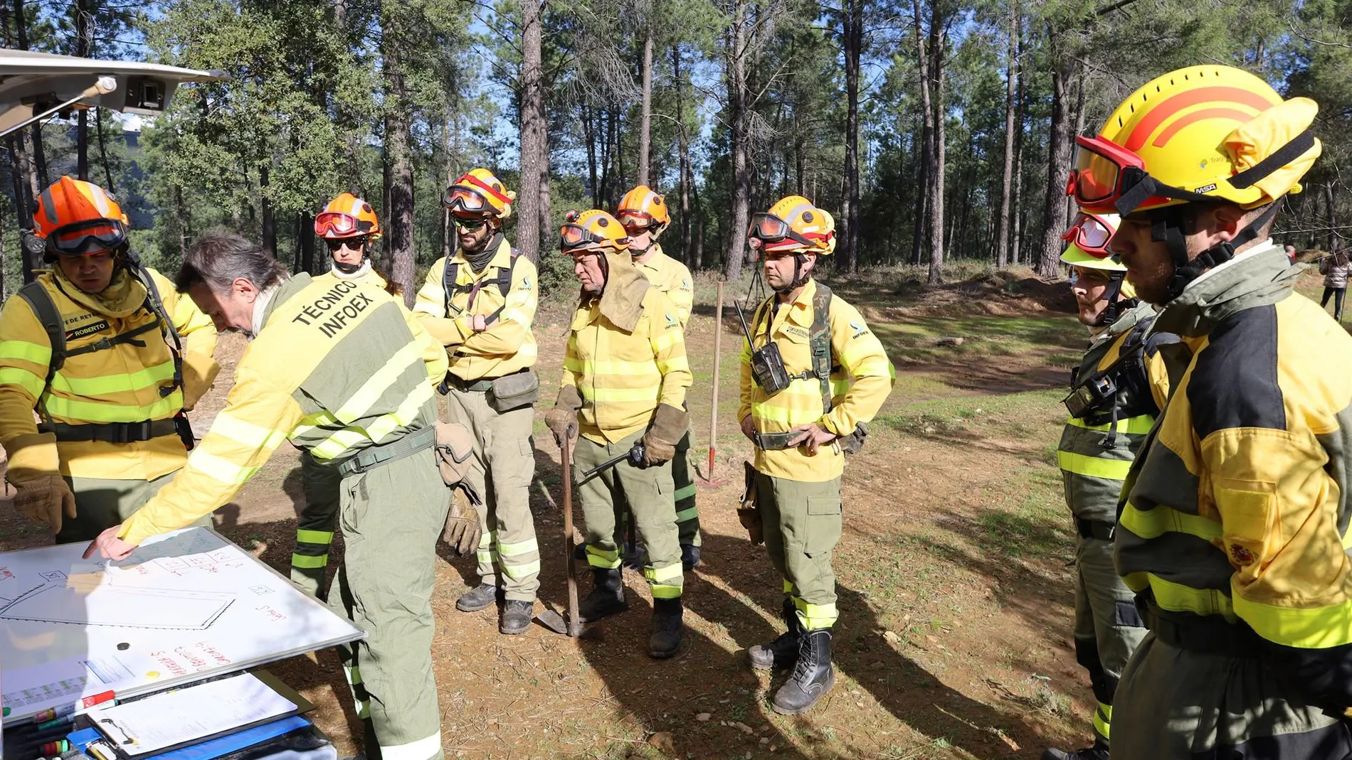 Sucesos.- Continúan combatiendo los incendios de Burguillos del Cerro, Cuacos de Yuste y Casar de Cáceres