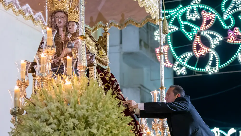 La Virgen de la Bella sale en procesión en Lepe