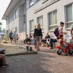 Niños, personas mayores, familias enteras y otras que han dejado algún miembro en Porto 