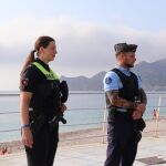 Jessica, Robin y Maud: los policías extranjeros que patrullan las playas españolas
