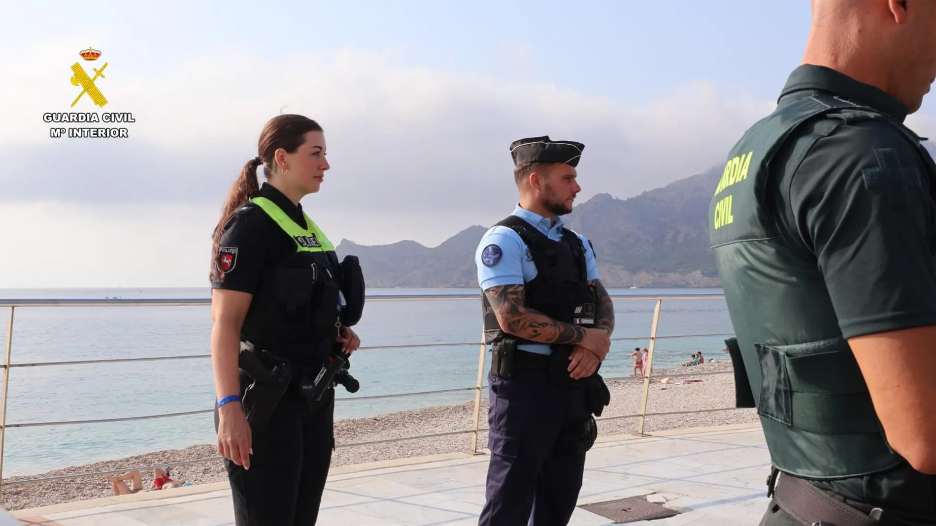 Jessica, Robin y Maud: los policías extranjeros que patrullan las playas españolas