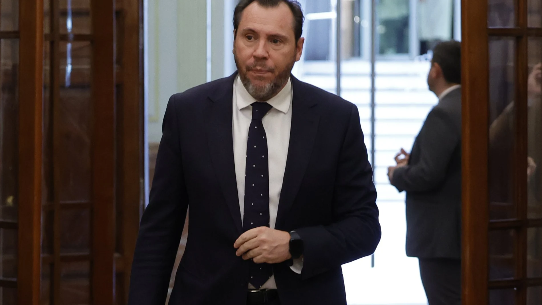 El ministro de Transporte y Movilidad Sostenible, Óscar Puente a su llegada al pleno del Congreso