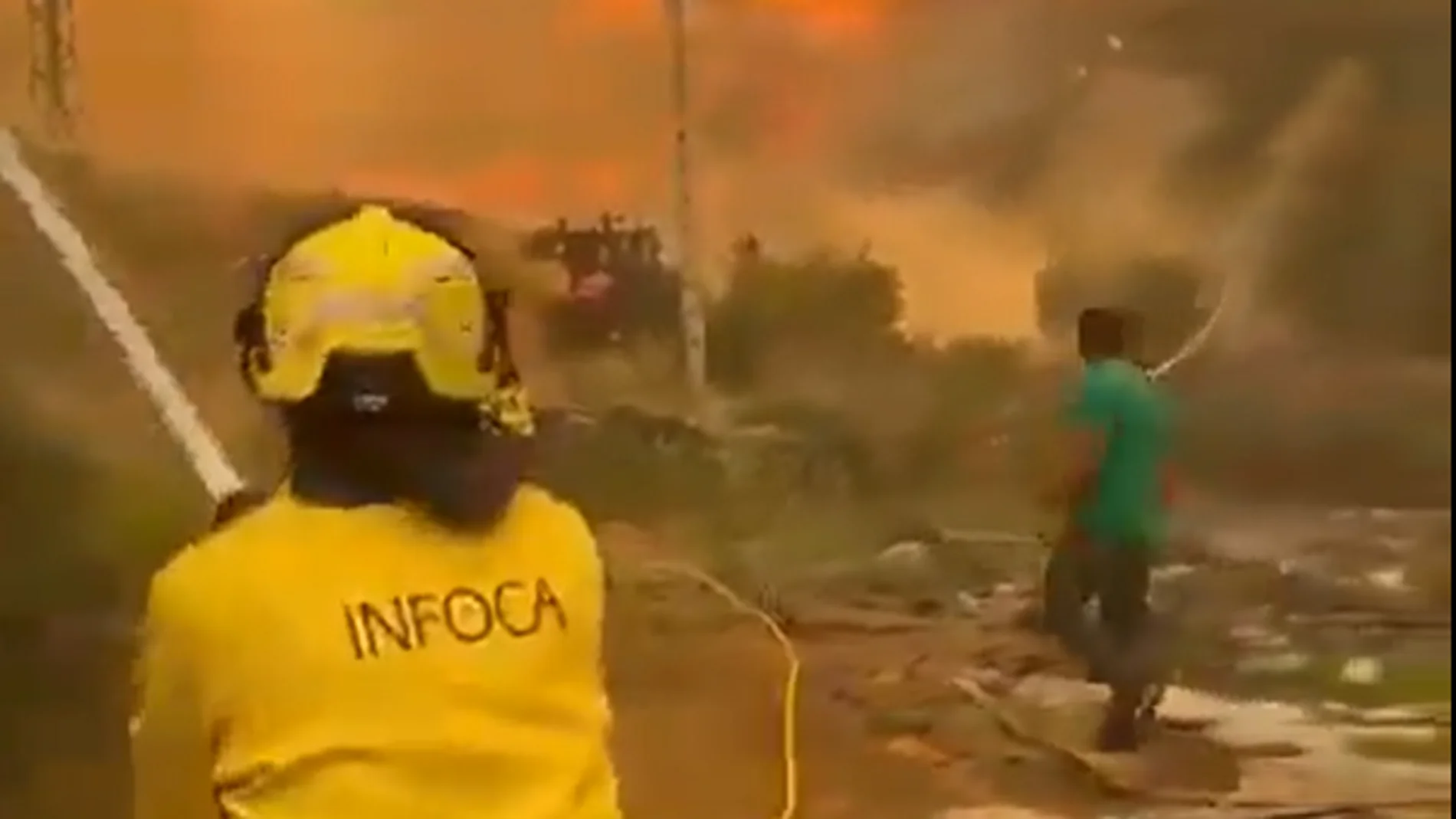Impresionante actuación del Infoca andaluz en León para defender Portilla de la Reina